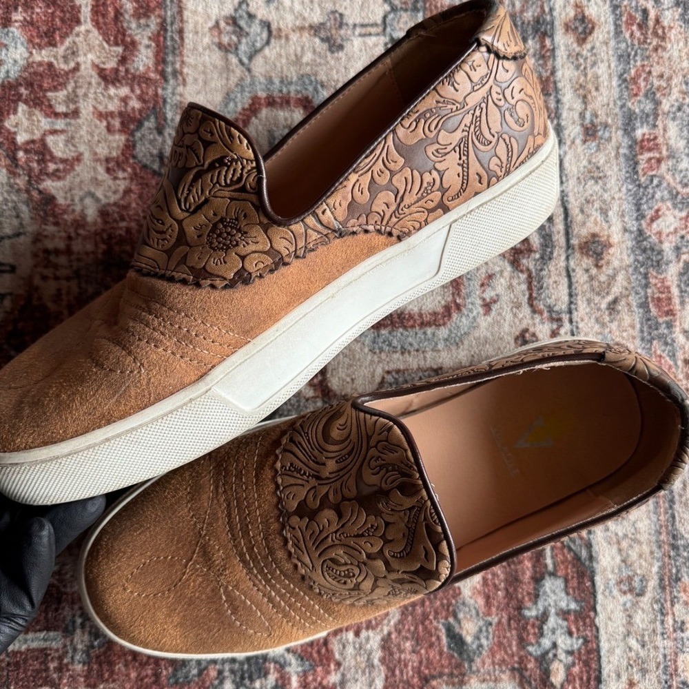 Volatile Women Sz 8 Brown Western Floral Slip On Loafer Sneaker VTG Style Boho